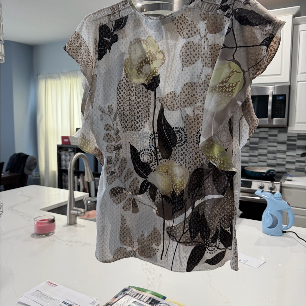 Like New White House Black Market Silk Blouse